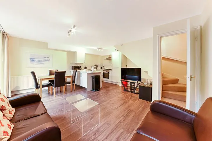 Flat Tamarind Yard in Greater London