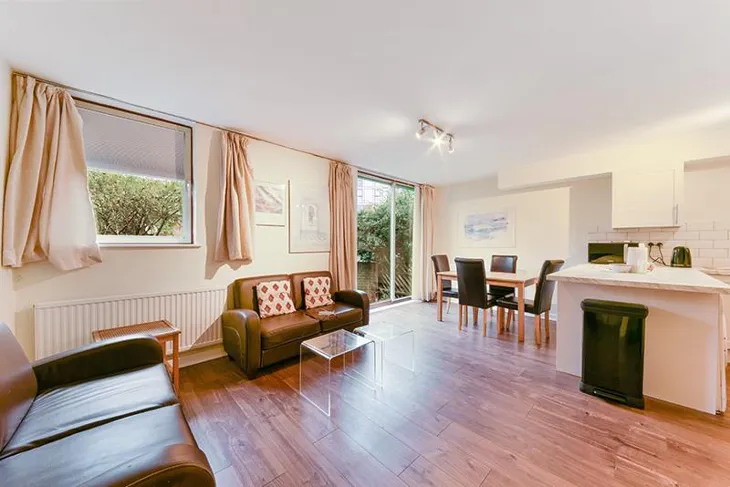 Flat Tamarind Yard in Greater London