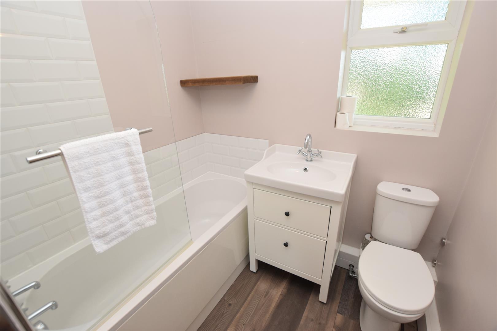 Flat Fairlight Gardens in Rother