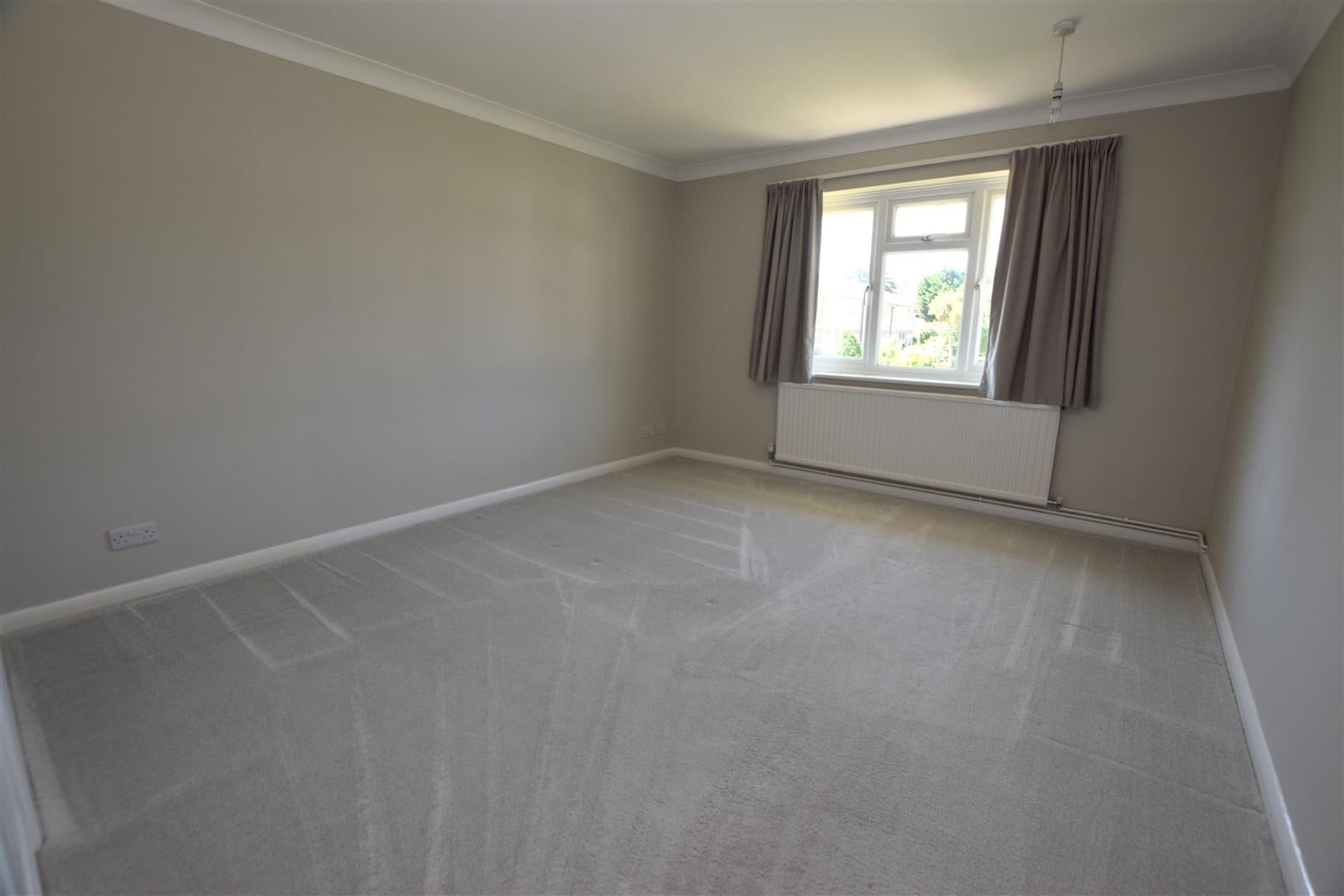 Flat Fairlight Gardens in Rother