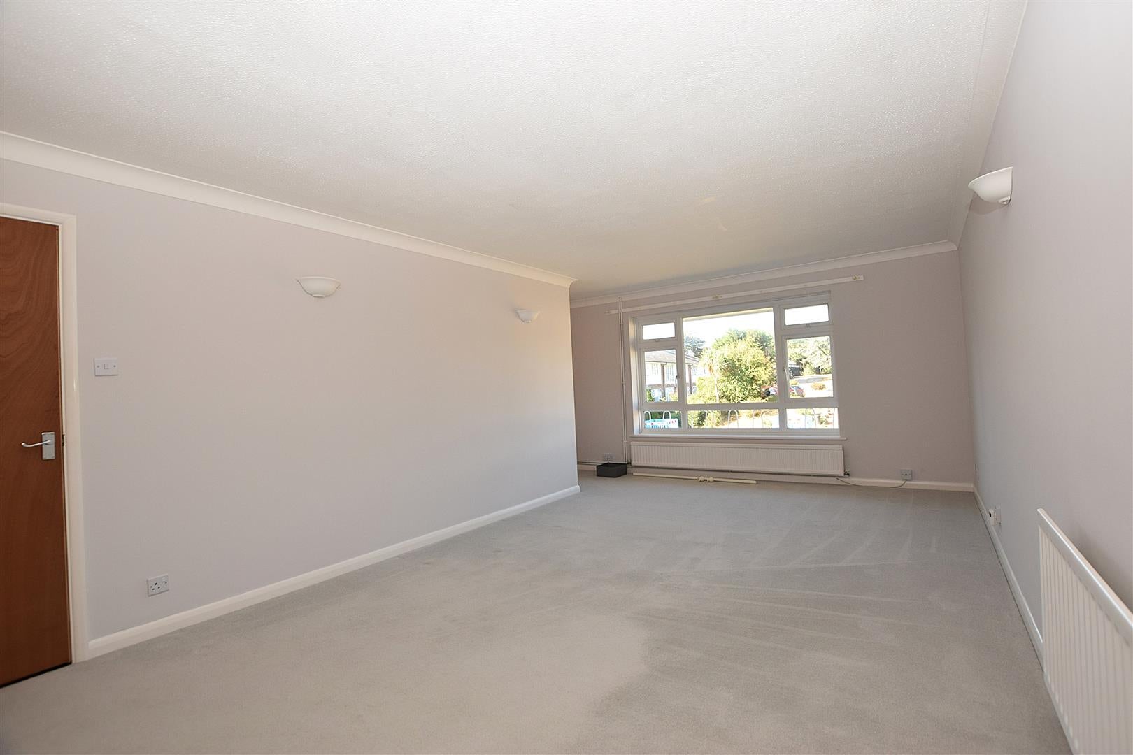 Flat Fairlight Gardens in Rother