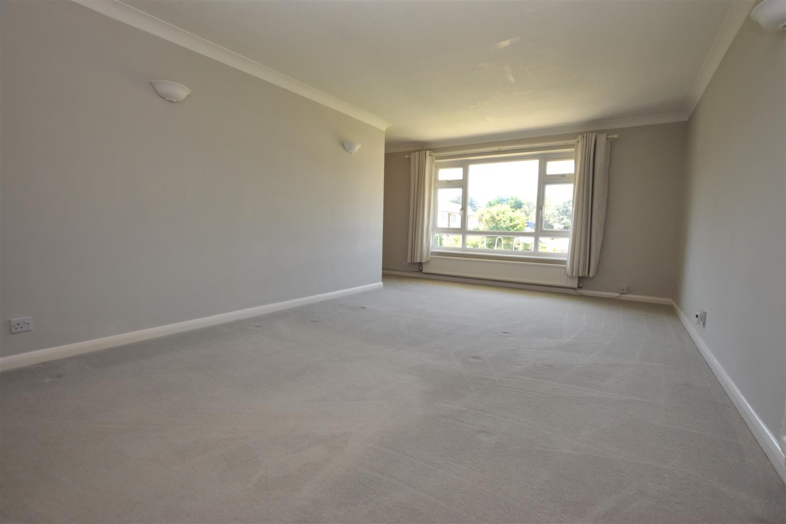 Flat Fairlight Gardens in Rother