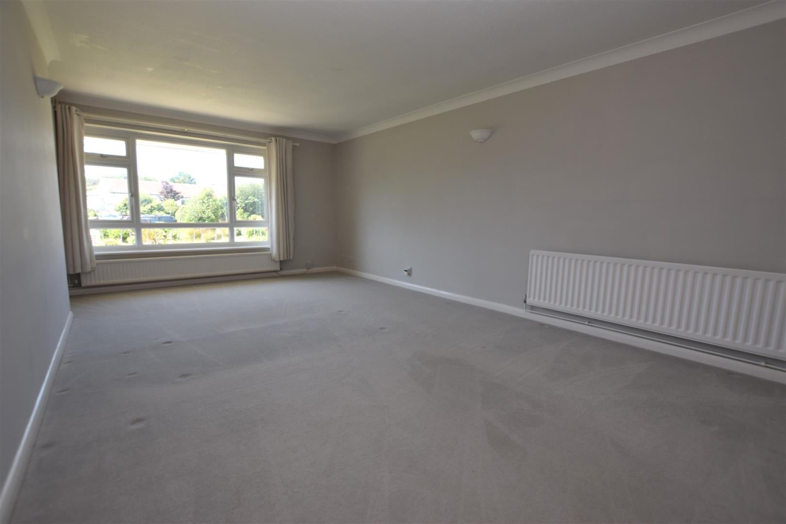 Flat Fairlight Gardens in Rother