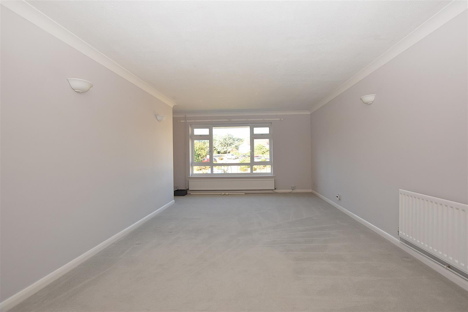 Flat Fairlight Gardens in Rother