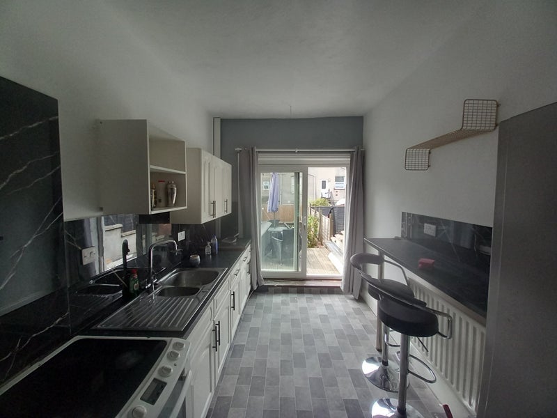 Room Dalrymple Road in Bristol