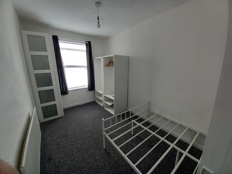 Room Dalrymple Road in Bristol