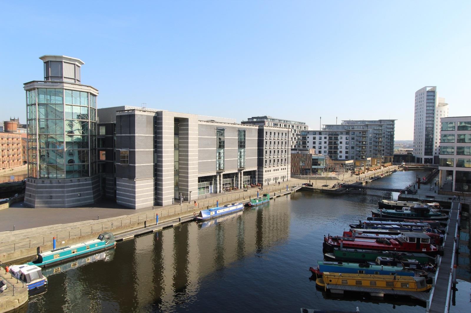 Flat Armouries Drive in Leeds