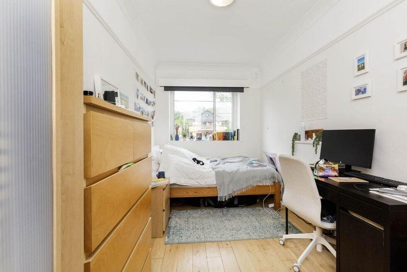 Flat Willesden Lane in Greater London