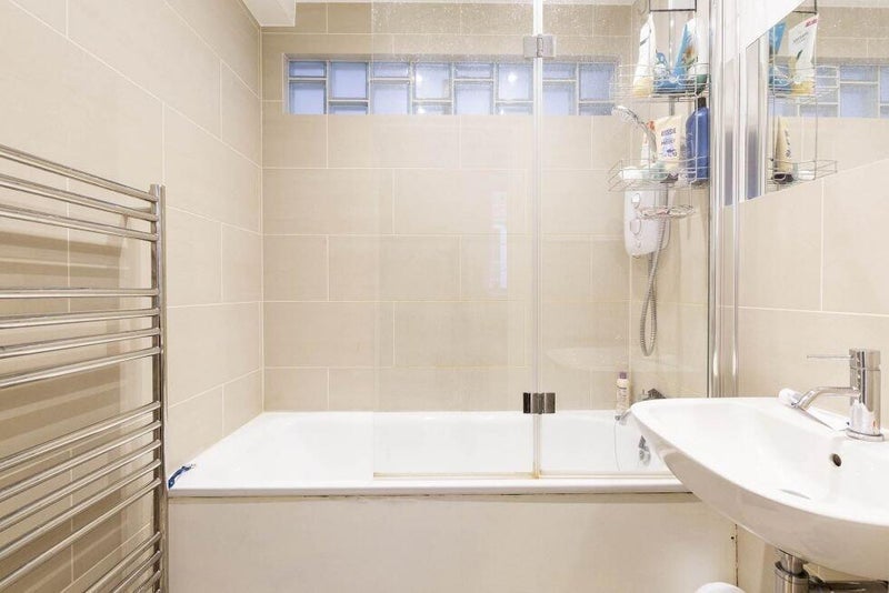 Flat Willesden Lane in Greater London