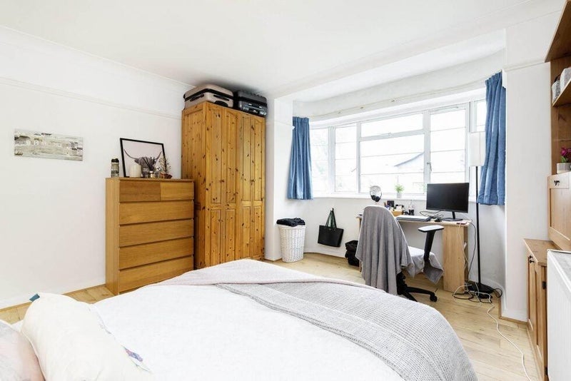 Flat Willesden Lane in Greater London