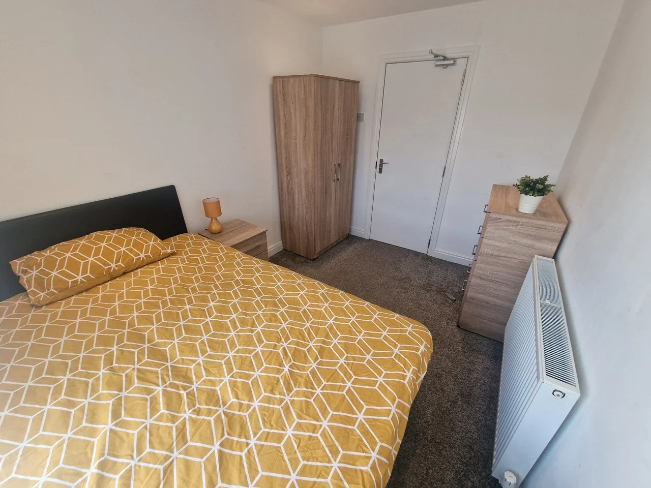 Room Miranda Close in Birmingham