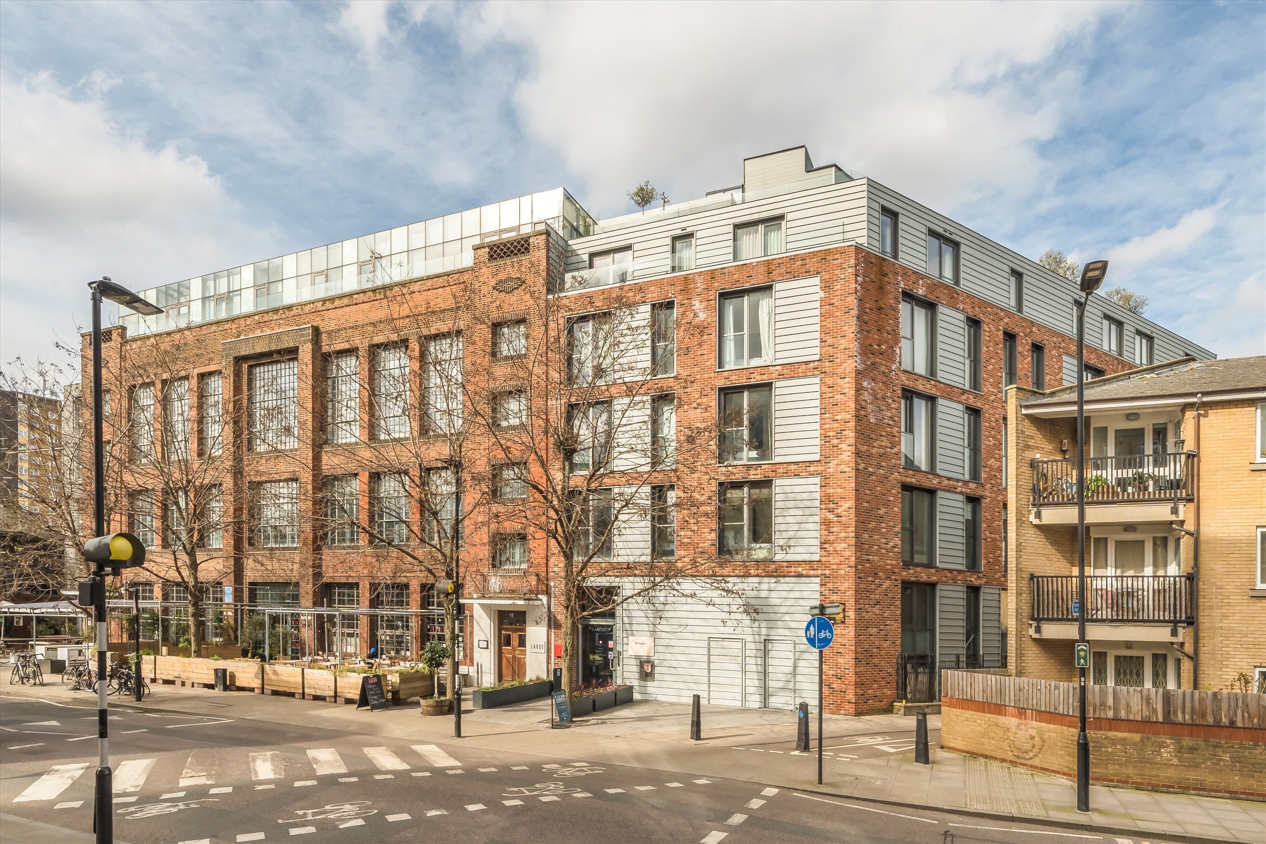 Flat Richmond Road in Greater London