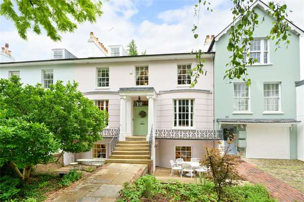House Maple Road in Greater London