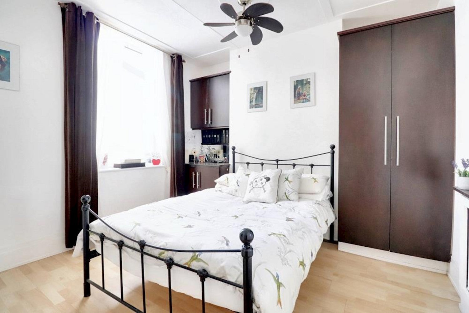 Flat Clacton Road in Greater London