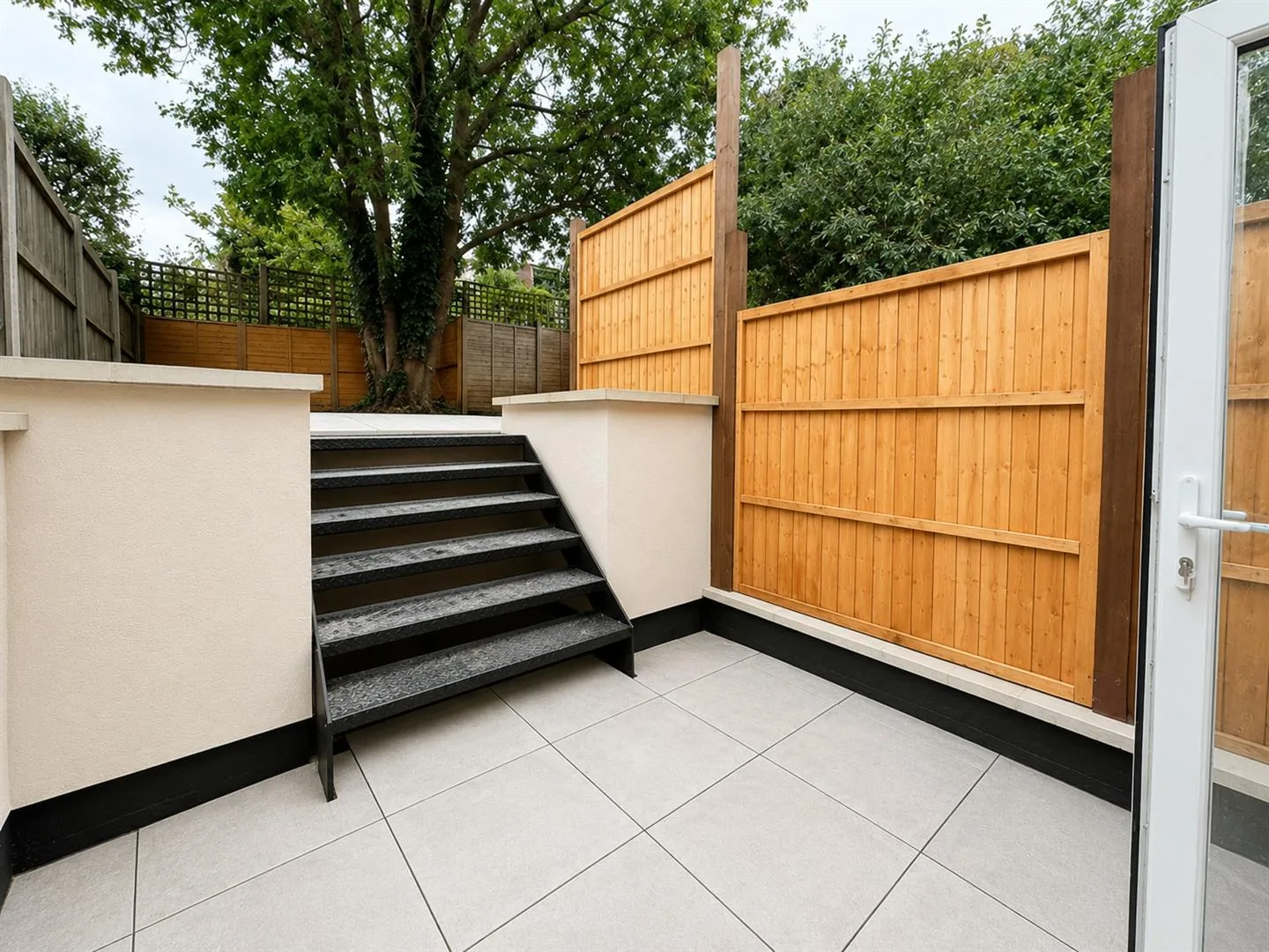 Flat Crouch Hill in Greater London