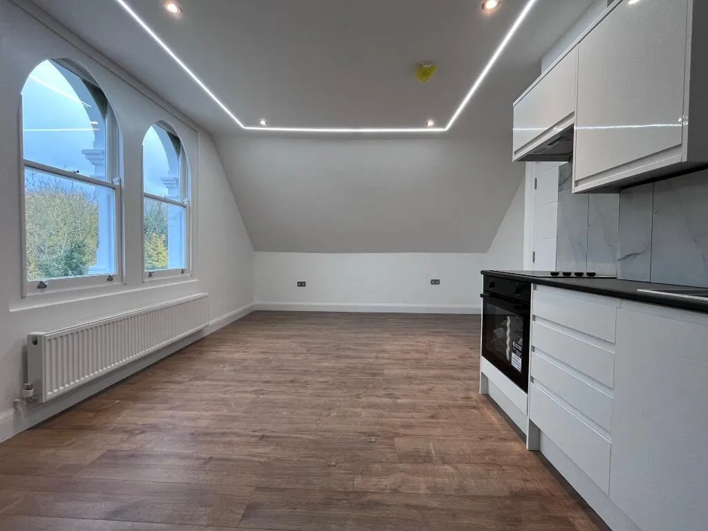 Flat Crouch Hill in Greater London