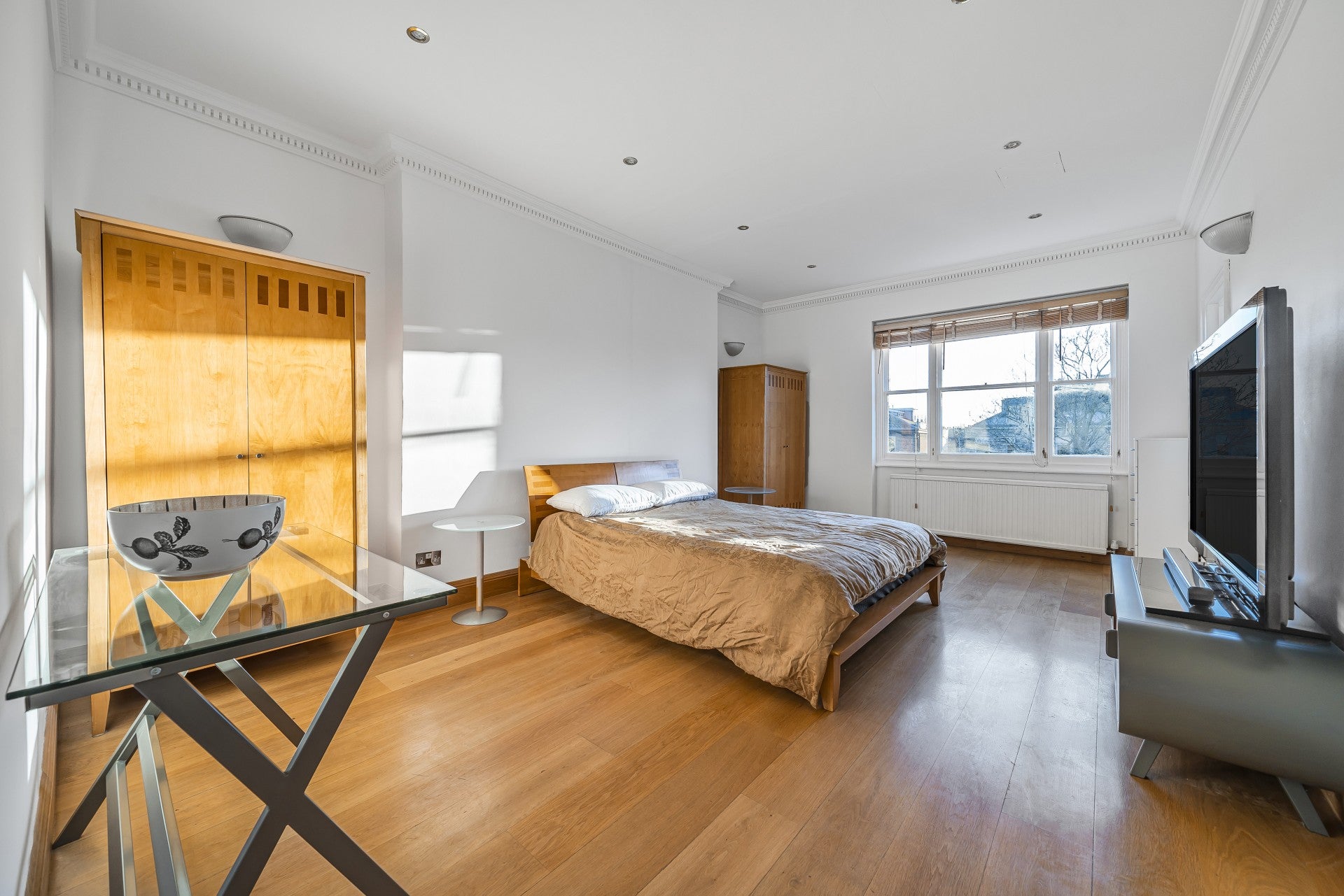 Flat Belsize Square in Greater London