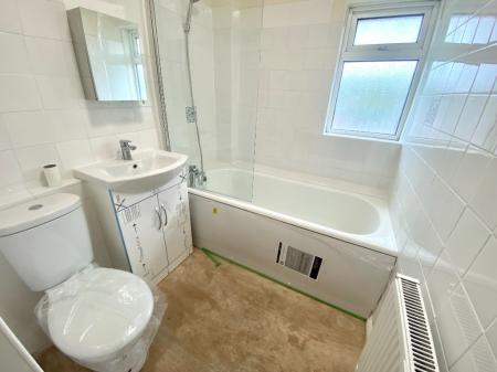 Flat Thackeray Drive in Tamworth
