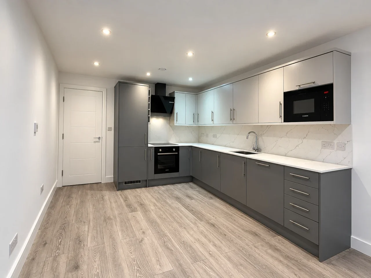Flat Manor Park Road in Greater London