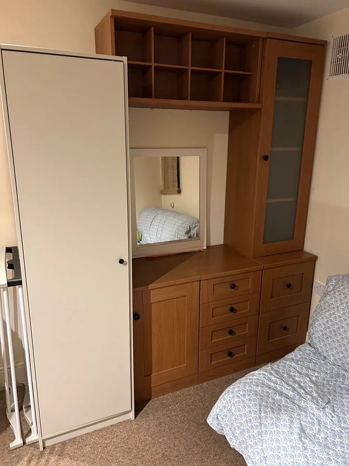 Room Sheldrick Close in Greater London