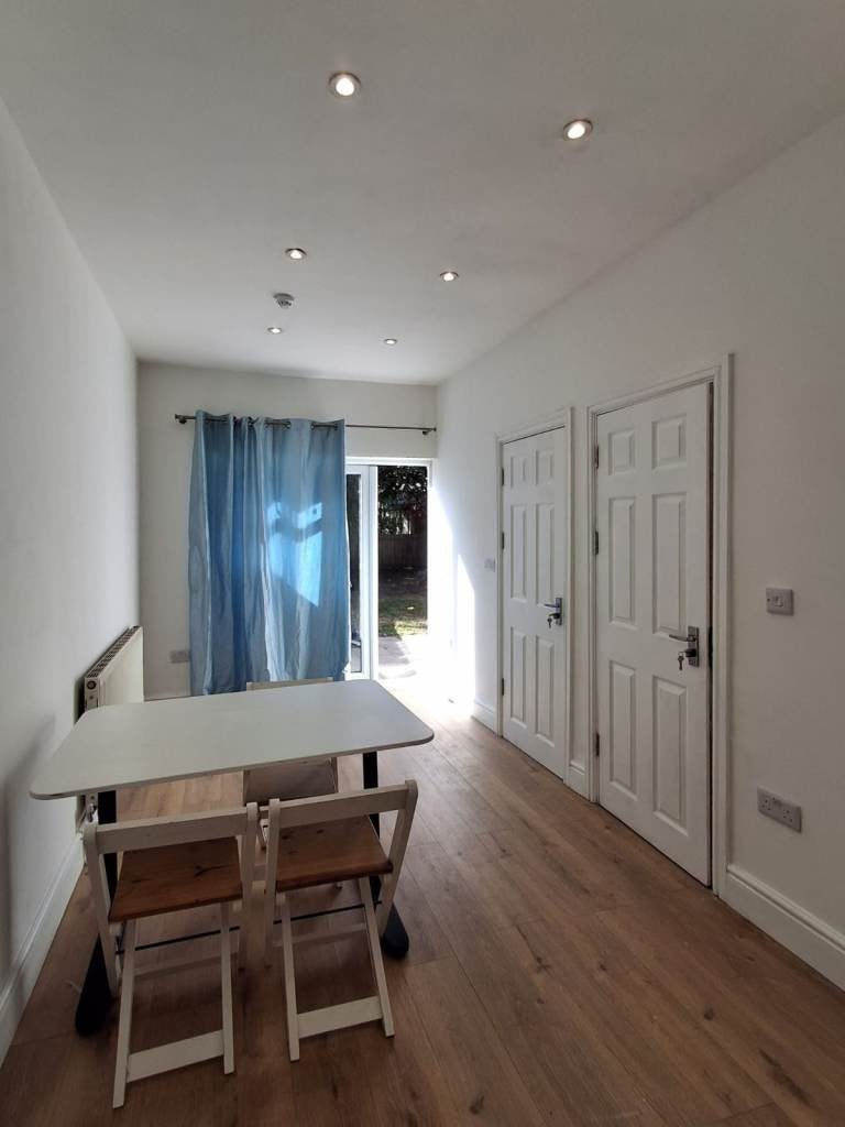 Flat West Barnes Lane in Greater London