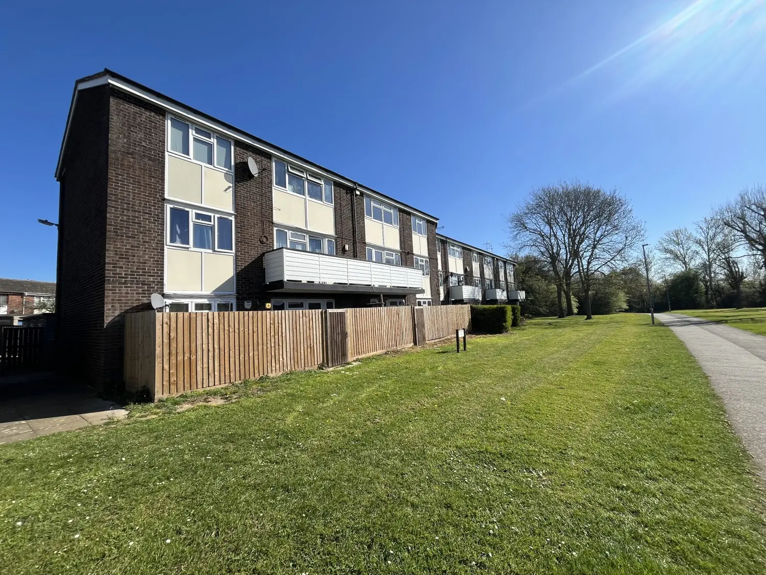 Flat Mayland Road in Witham