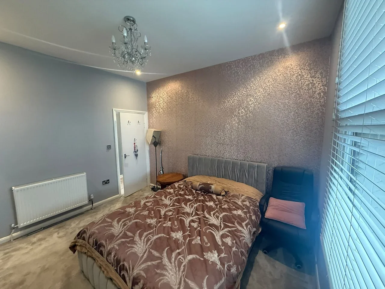 Flat Wennington Road in Greater London