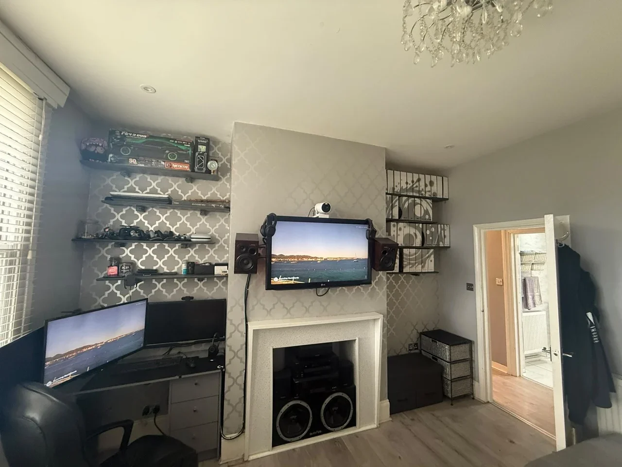 Flat Wennington Road in Greater London