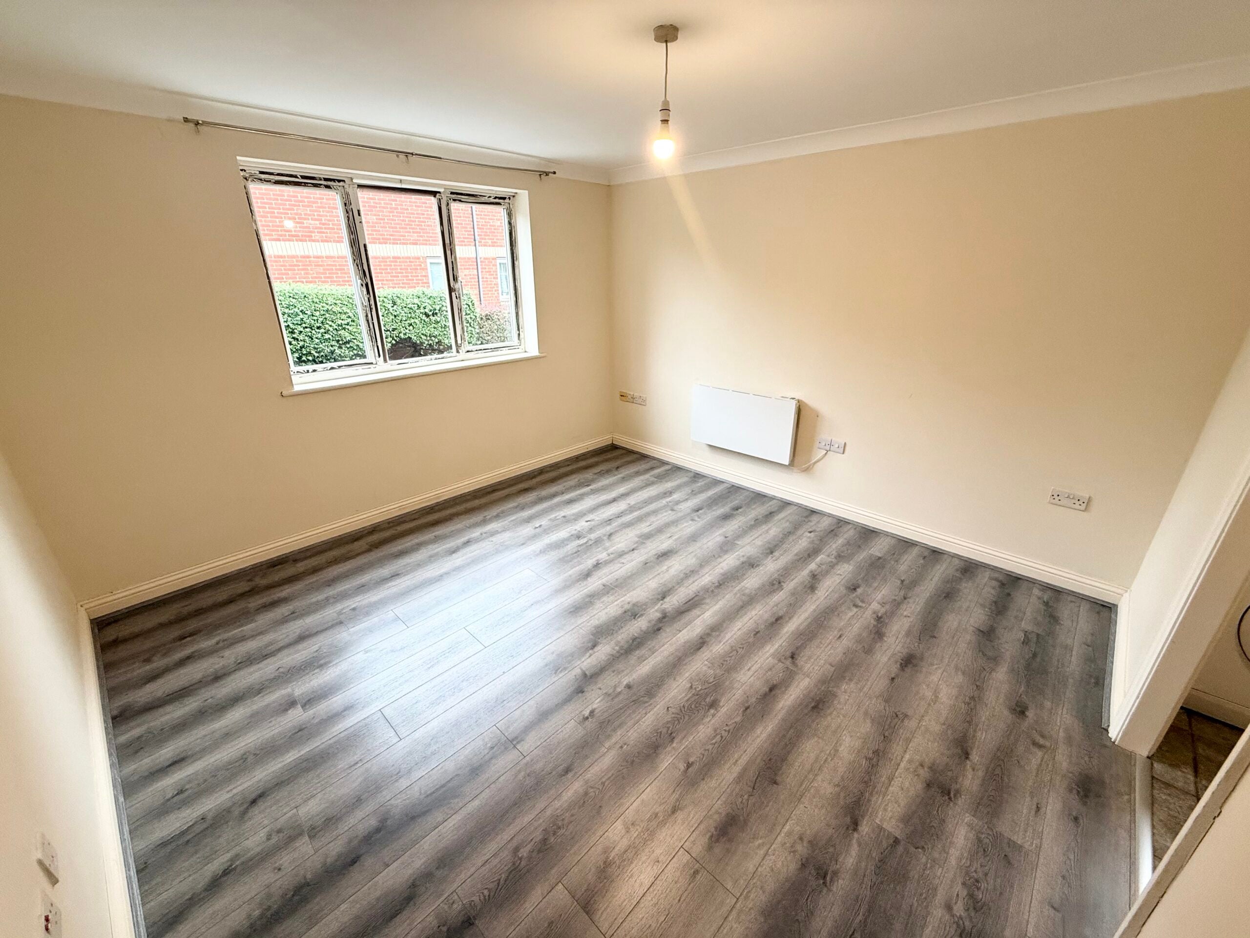 Flat Peterhouse Close in Peterborough