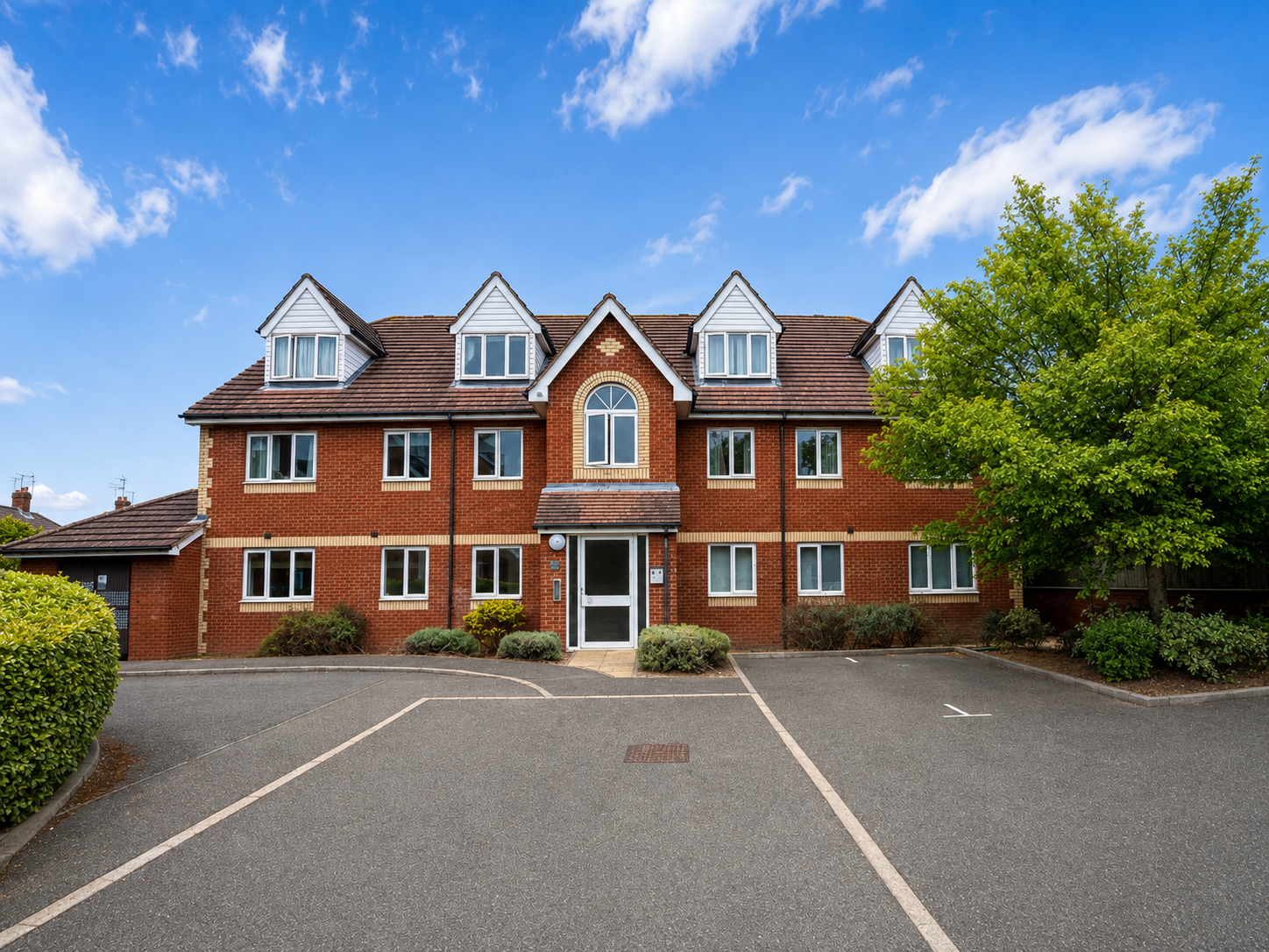 Flat Peterhouse Close in Peterborough