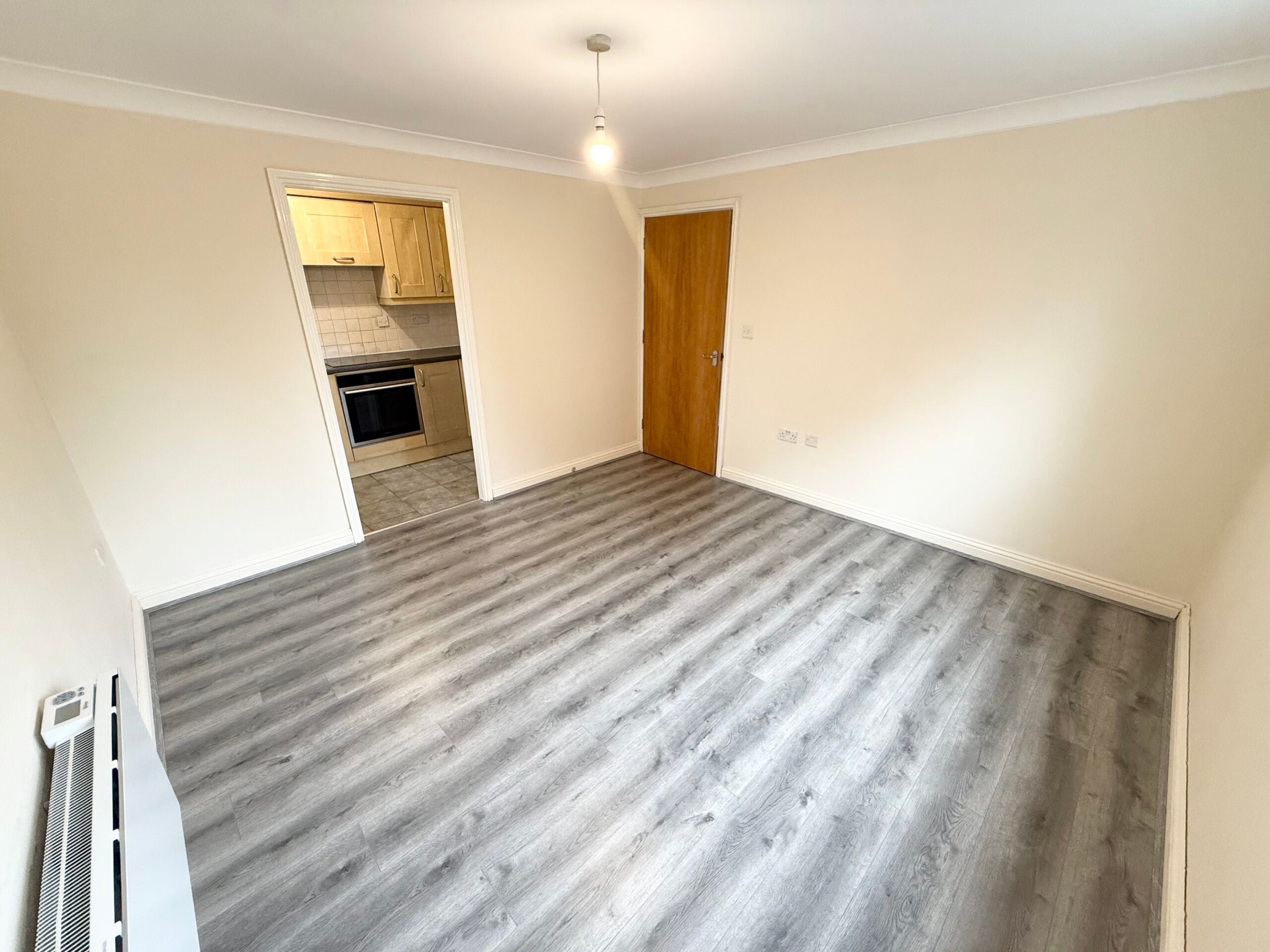 Flat Peterhouse Close in Peterborough