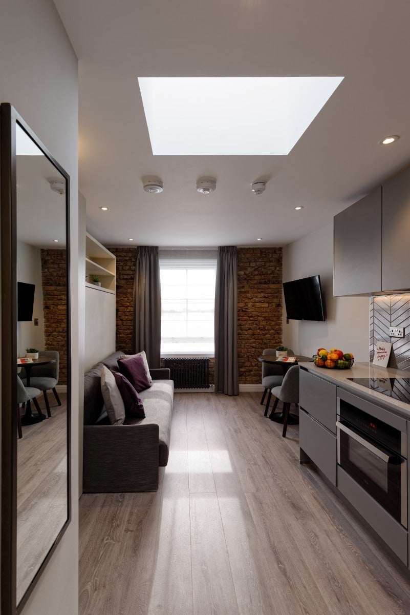 Flat Linden Gardens in Greater London