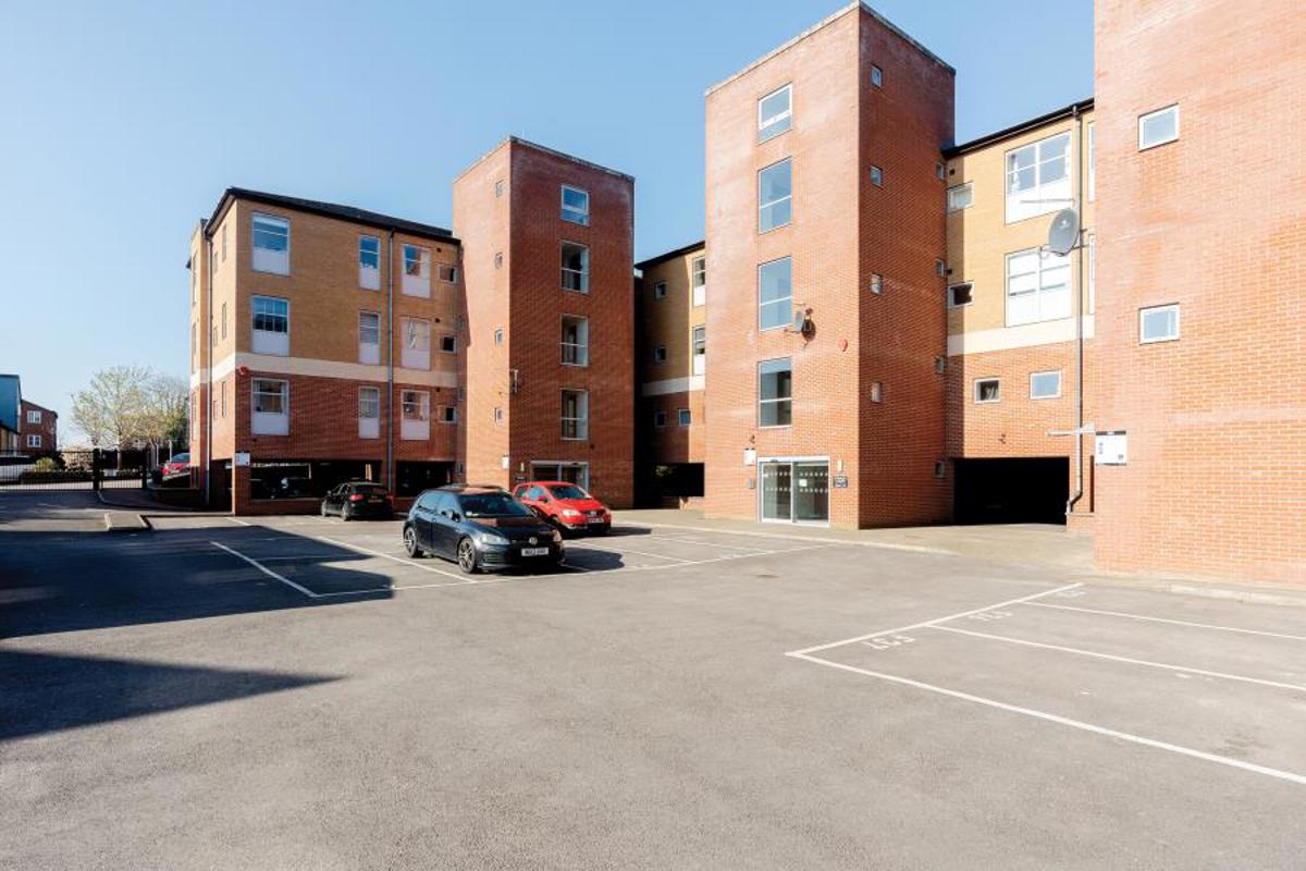 Flat Bartholomews Square in Bristol