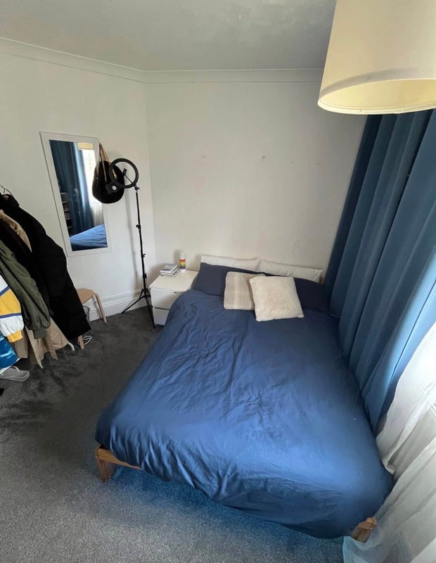 Room Ashfield Road in Greater London
