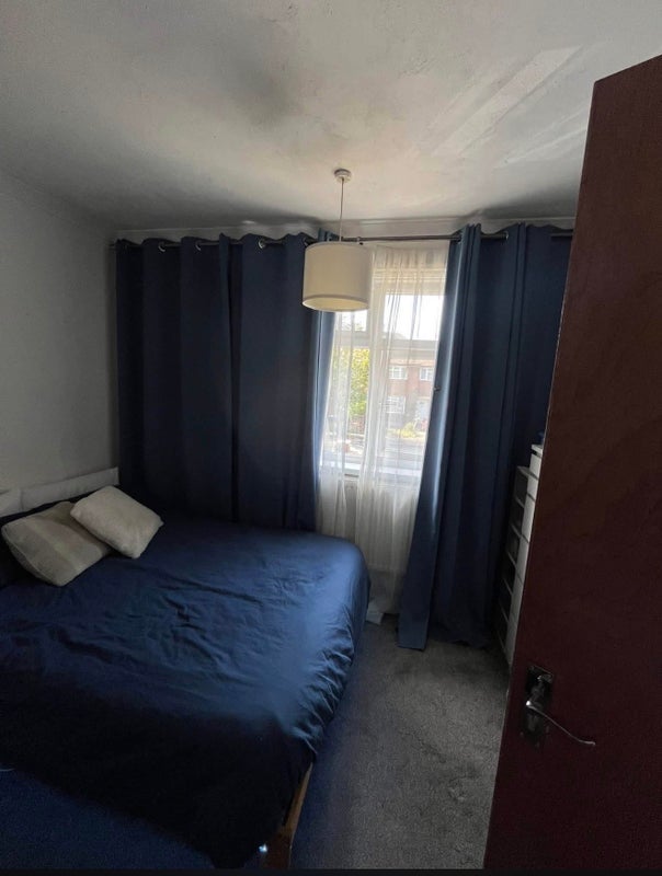 Room Ashfield Road in Greater London