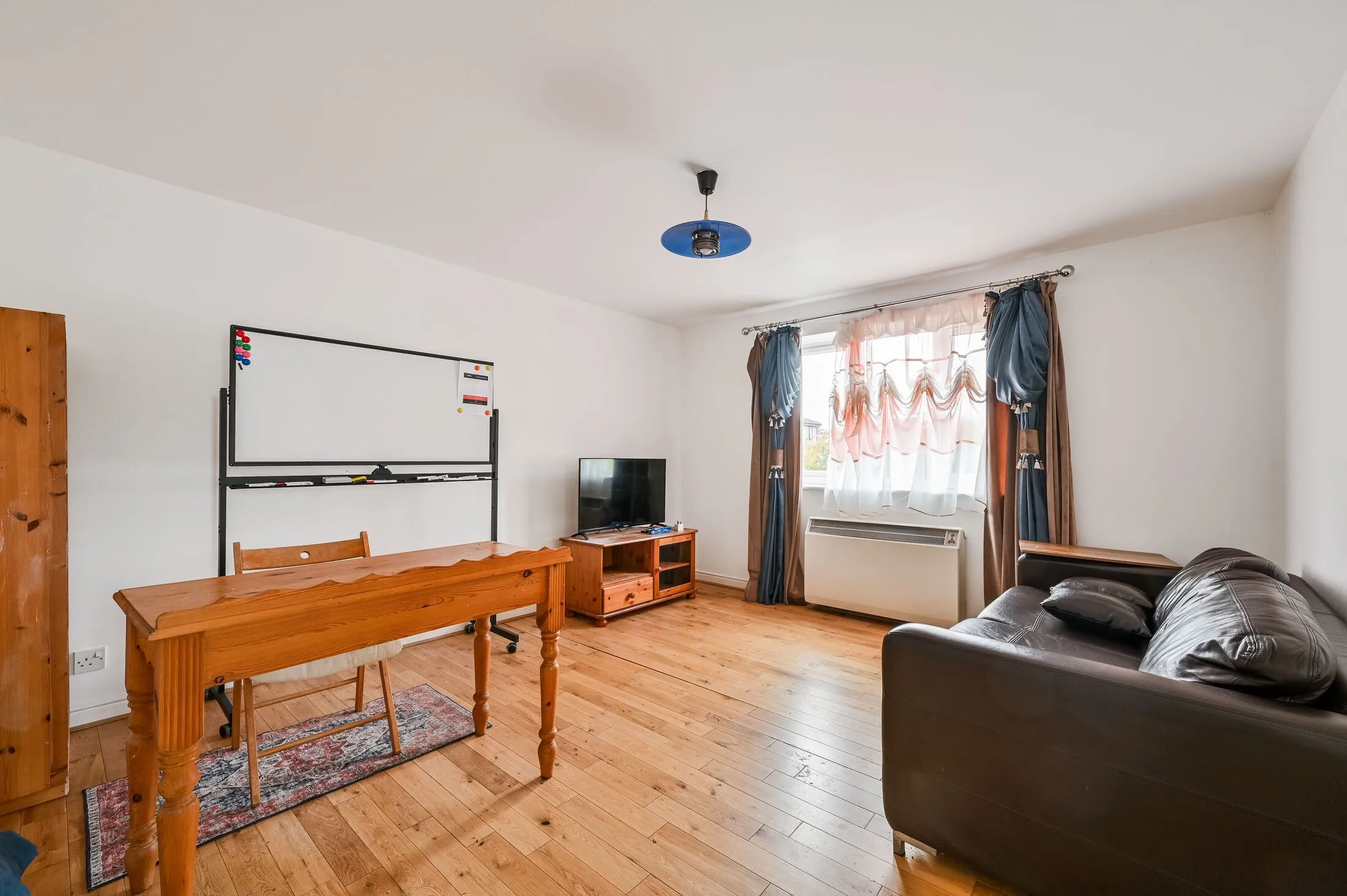 Flat Harlinger Street in Greater London