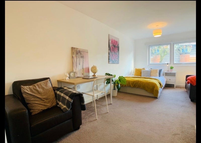 Room Stewart Street in Greater London