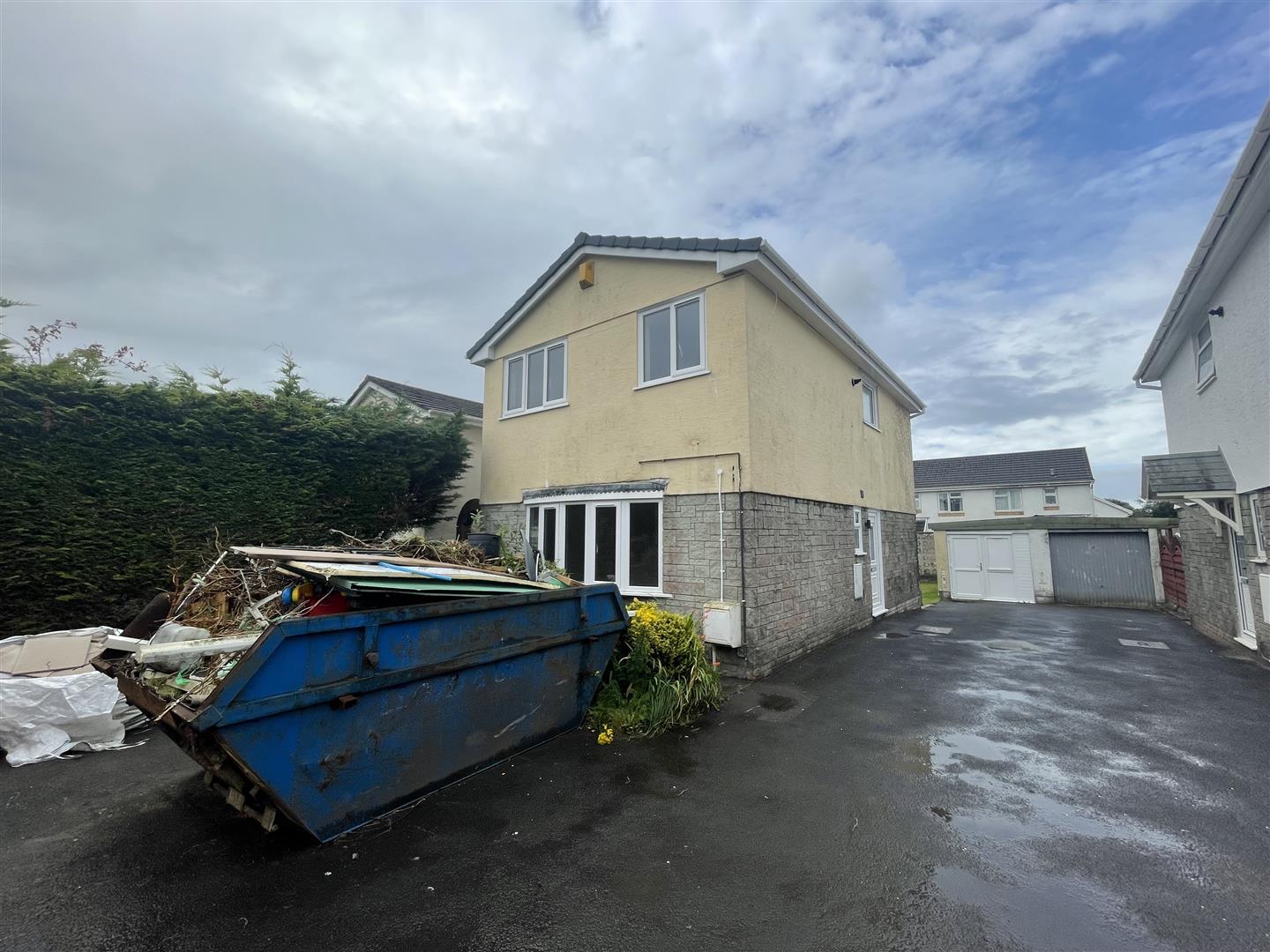 House Waterloo Road in Llandybie
