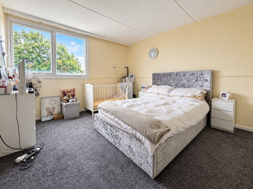 Flat Cornwell Close in Gosport