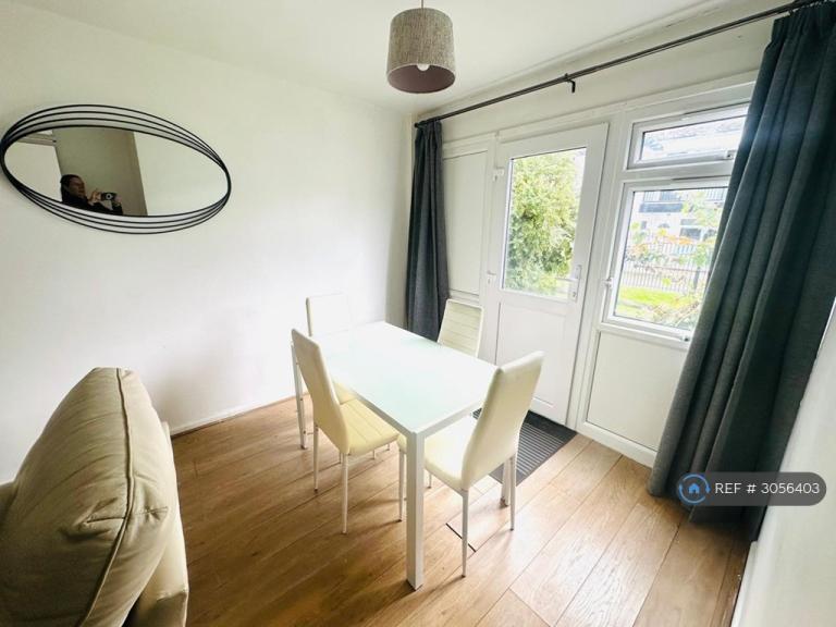 Flat Albyn Bank Road in Preston
