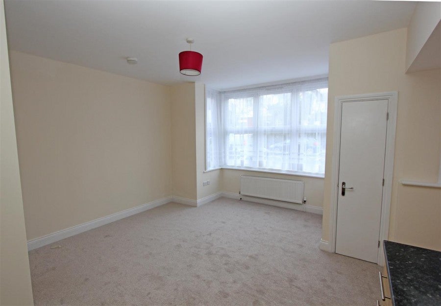 Flat Chatsworth Road in Greater London