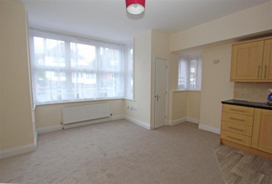 Flat Chatsworth Road in Greater London