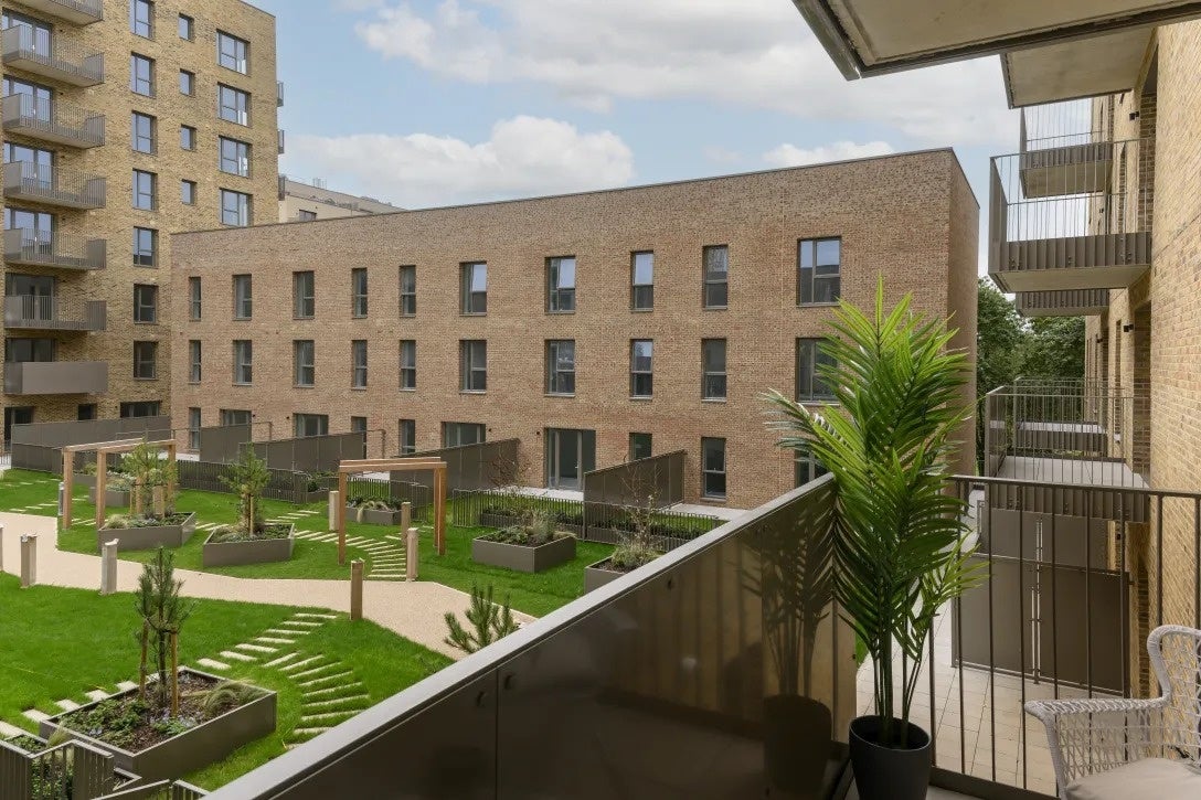 Flat Civic Street in Greater London