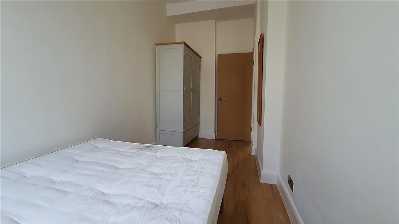 Flat Crayford Road in Greater London