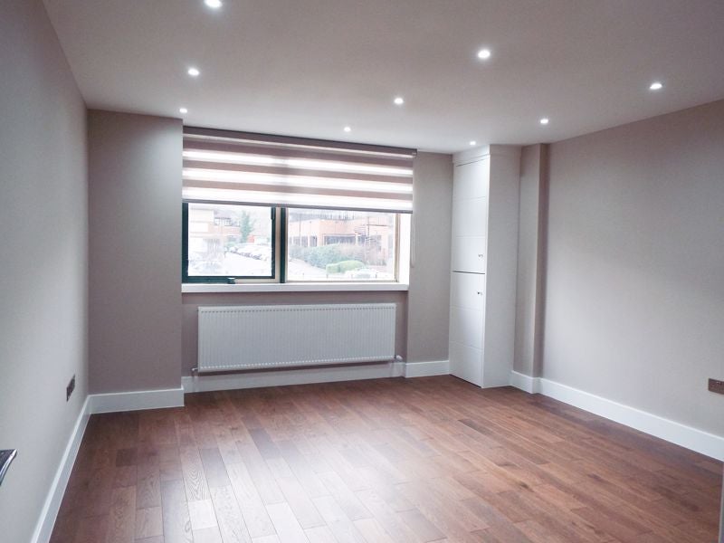 Flat Fishponds Road in Wokingham