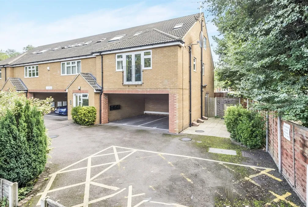 Flat Grove Road in Hitchin