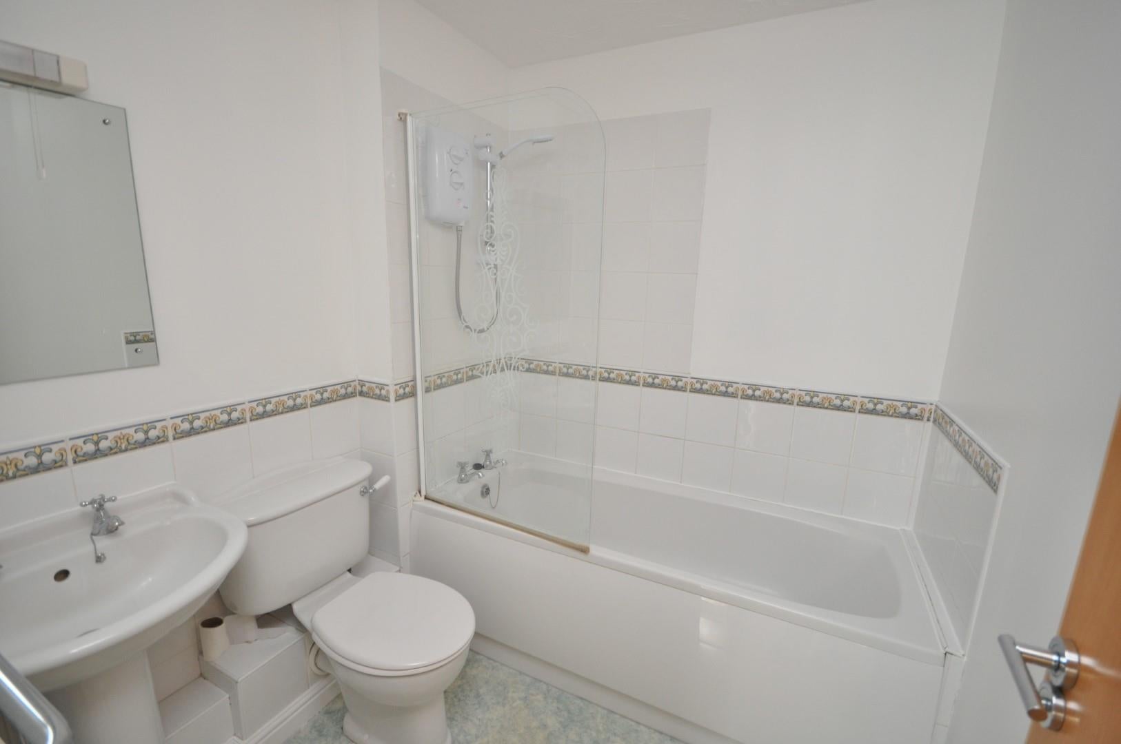 Flat Abraham Court in Greater London