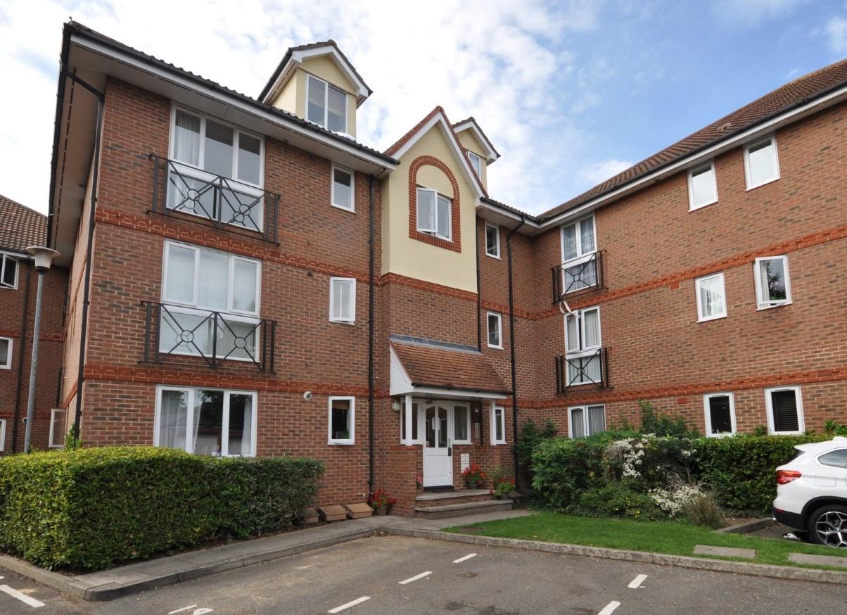 Flat Abraham Court in Greater London