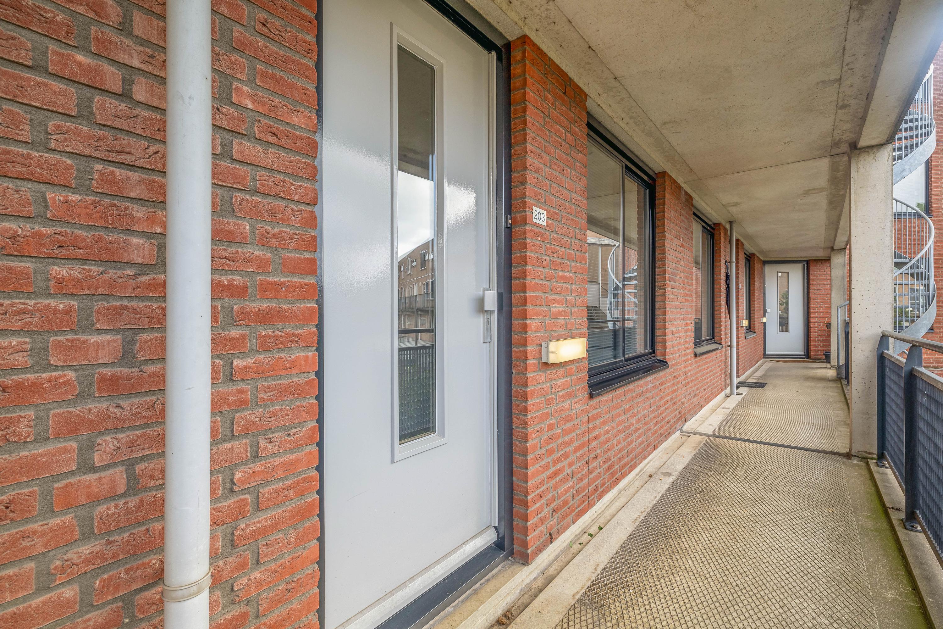 Appartement te koop: Claes de Vrieselaan 203, Rotterdam