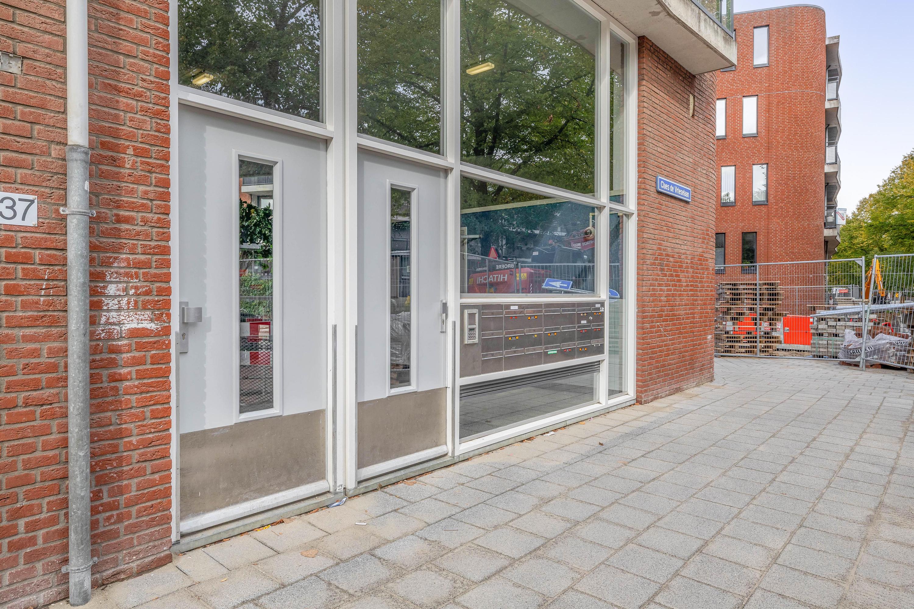 Appartement te koop: Claes de Vrieselaan 203, Rotterdam